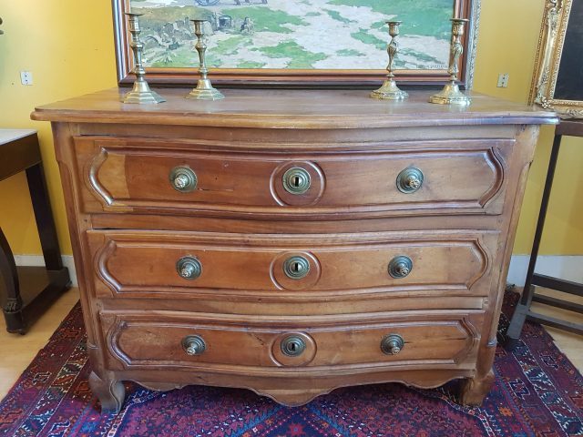 COMMODE